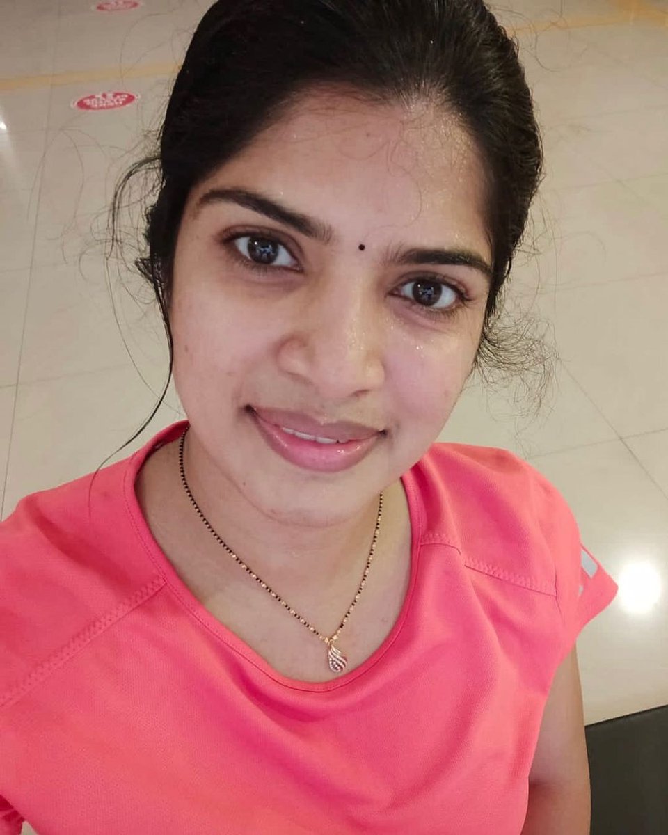 FullMoo33698307's tweet image. #Deepthinallamothu 😘😘😘😋