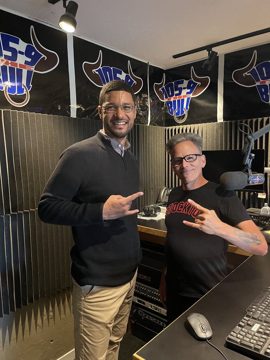 Johnny_Stockton's tweet photo. Mayor Kevin Lincoln visits @1059TheBull again this morning &amp; we discuss one of the biggest issues facing the city of Stockton:  Homelessness 💯 
#1059TheBULL 🤠 1420AM KSTN 🎵
#JohnnyStockton209
#StocktonCA  #StocktonTrue #StocktonStrong https://t.co/pP0SebMpCg