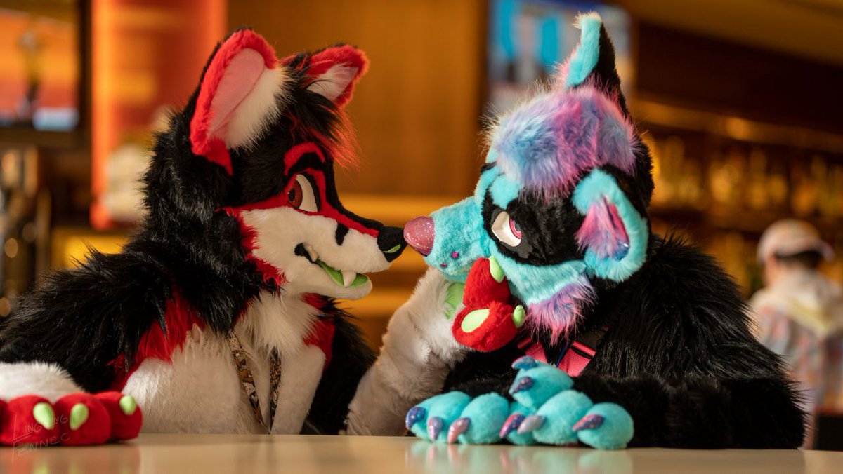 FalloutReynard's tweet photo. Such a good husky @Heckgeck 
📷  @linglingfennec 
#furthemore2022 
#FursuitFriday https://t.co/30V9h5zJDr