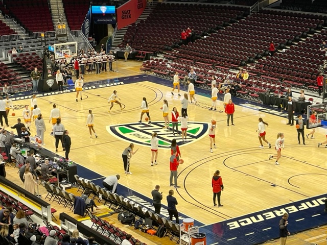 bythebelt's tweet photo. BREAKFAST & BUCKETS: About 10 minutes from tip at Rocket Mortgage Fieldhouse in Cleveland. #1 Toledo vs #5 Ball State in MAC Women's first semifinal. The winner will advance to the finals tomorrow. #MACtion #MarchMACnesds #MACWBB https://t.co/auwSP4V4i4