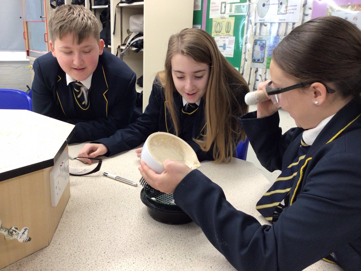 rba_science's tweet photo. Fantastic workshop ‘On the Road’ for Year 7 Scientists today! An inspiring journey learning about road building and careers as an engineer, materials scientist and environmental scientist. Thank you @camsciencecntr #NationalCareersWeek2022 https://t.co/041LLroAM1