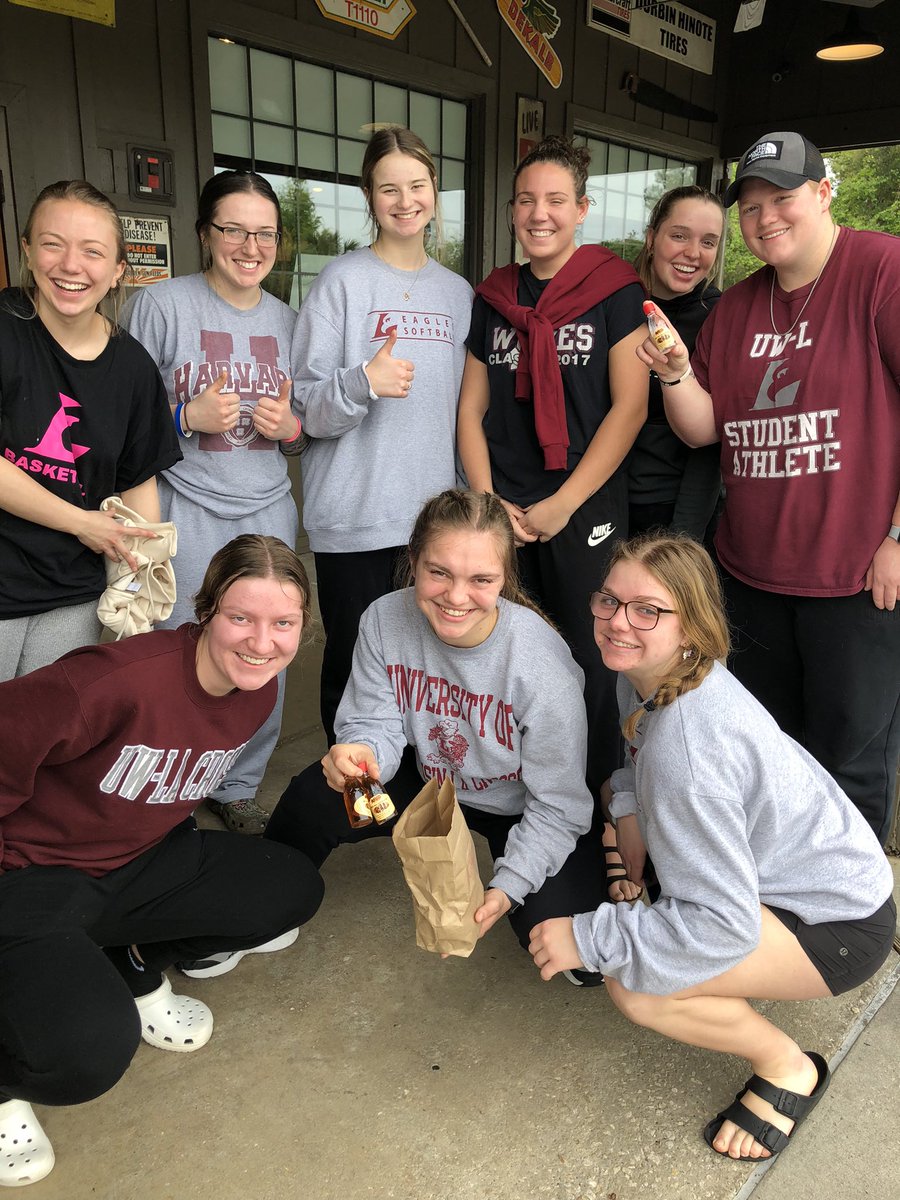 UWLSOFTBALL's tweet photo. WE MADE IT TO FLORIDA. OF COURSE THE FIRST STOP WAS CRACKER BARREL. #maplesyrupforthewin https://t.co/XBzP5ajorT