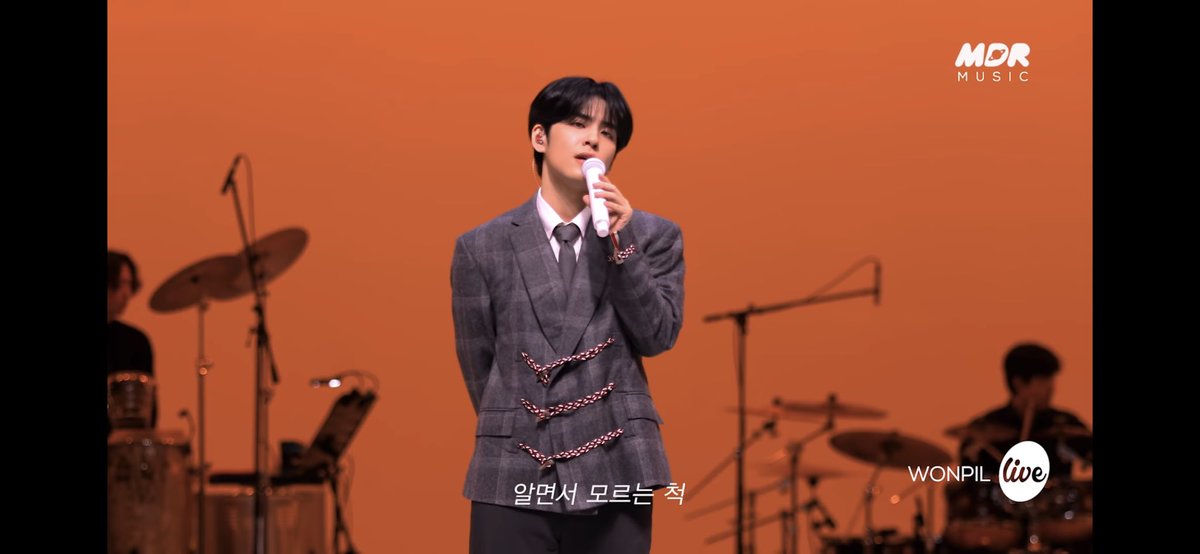 youngone_1219's tweet photo. #itsLive_event_WONPIL 
 
뽑기가 너무 어려웠지만 이 부분이 노래에서 감정이 휘몰아치기 시작하는 부분이고, 그걸 세션에서도 잘 잡아낸 것 같아서 너무너무 좋아요 라이브로 들을때만 들리는 소리를 잇츠라이브에서 딱 잡아준 느낌? 늦은 끝이 제 최애인데 이걸 촬영해준 잇츠라이브… ❤️ https://t.co/30kjnIuRhr