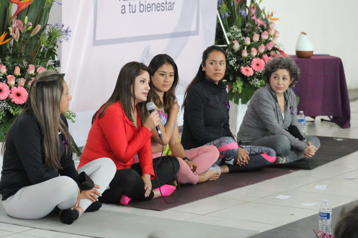 chrisguzmanj's tweet photo. #Informamos Con el Taller REVITALIZA TUS EMOCIONES buscamos el bienestar de las Mujeres.
Trabajando con mi compañera Regidora @GabyRuiz_pue, @MMalcos y su esposa en San Felipe Hueyotlipan.
Gracias al apoyo de instructoras de Yoga y Psicólogas de #CECAP 
#VaxLasMujeres💜 https://t.co/JBQcgTcGlw