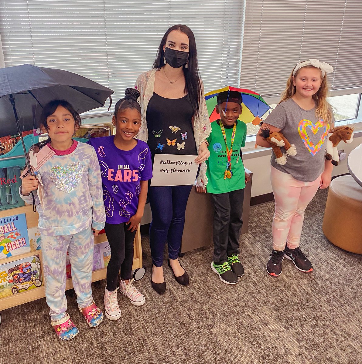 MrsWilliams_MBE's tweet photo. We are all ears today with butterflies in our stomach, holding our horses while it’s raining cats and dogs!👂🦋🐴  Our first ever Idiom Parade was so much fun! 🌧🐱🐶 #BetterTogether https://t.co/KBfnhd3FlQ