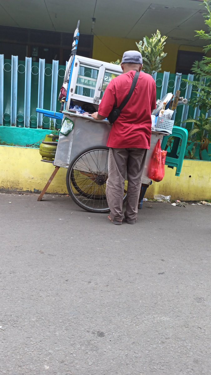 edyfaaa's tweet photo. Bakso sore tadi https://t.co/Le01dJRSWT