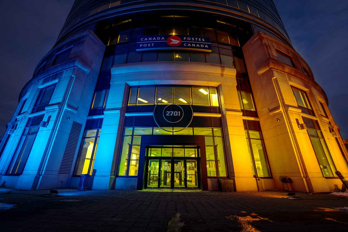 canadapostcorp's tweet photo. Our head office in Ottawa is illuminated in blue and yellow lights, the colours of the Ukraine flag, to demonstrate our support for Ukraine, symbolize our opposition to this attack and project our desire for peace. https://t.co/DU36u3o4gr