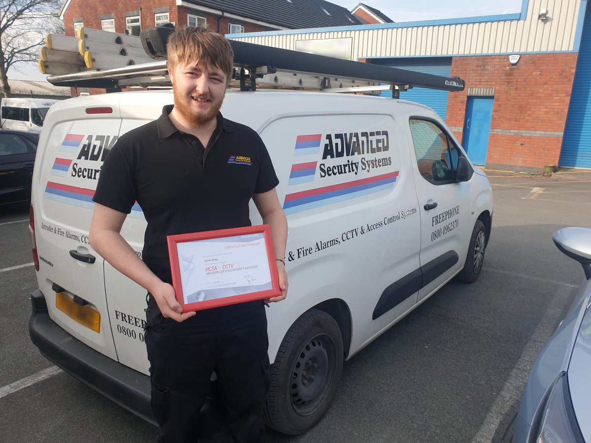 AdvancedS's tweet image. The first thing we do when we take on a new engineer is invest in their existing knowledge base! Our latest addition to the team, James, has passed his @HIKVISIONUK CCTV course and is now a #Hikvision Certified Security Associate. Congratulations! 🍾