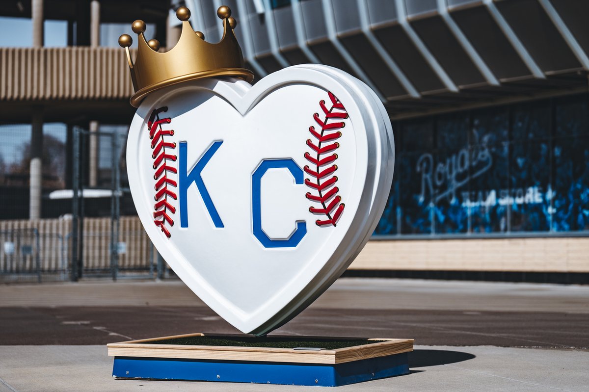 Royals's tweet photo. Community starts in the heart.

#ParadeofHearts https://t.co/suLdXlb7Qv