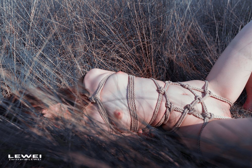 草丛少女～
出镜: @s1789021262
#LEWEI #Bondage #广州约拍 #捆绑 #废墟 #BabyArt #ChinaArt #ChinaBondage
各类主题创作拍摄欢迎私我约拍～
投稿：
@Fengsiyuan
@CikilikeA
@tbzt3623 https://t.co/x1b3Yar4cR