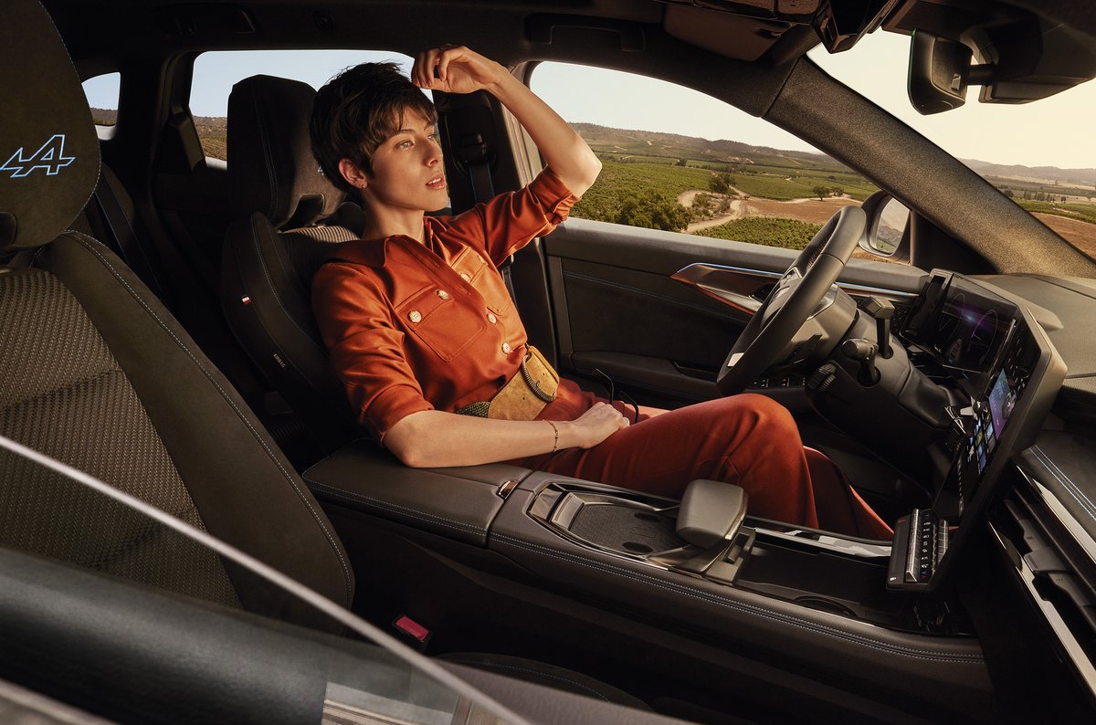 renault_fr's tweet image. nouveau Renault Austral SUV E-Tech hybride version #espritAlpine, en 1ère mondiale ! découvrez-la en détails : bit.ly/austral_reveal
#techcontrol #takecontrol #Renault #Austral #SUV #ETech #hybride
Au quotidien, prenez les transports en commun #SeDéplacerMoinsPolluer