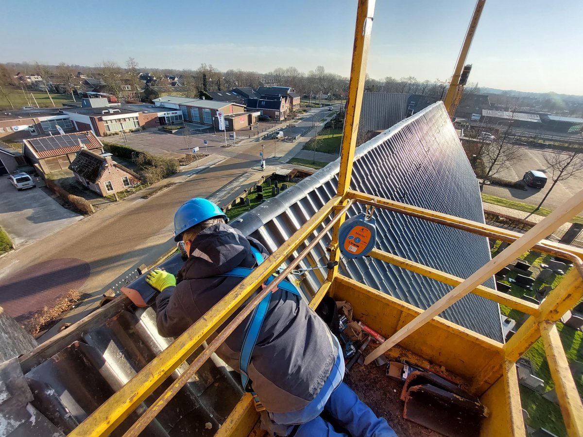 Stormschadeherstel De Âlde Tsjerke Kollumerzwaag ☀️