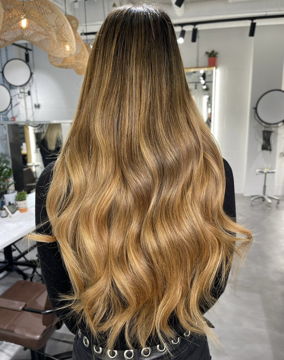 vixenandblush's tweet photo. That length, those tones, the beachy waves! A gorgeous transformation for Team Vixen👏😍
#HairExtensions #BeachyWaves #VixenandBlush https://t.co/uXHNpaQ6cm