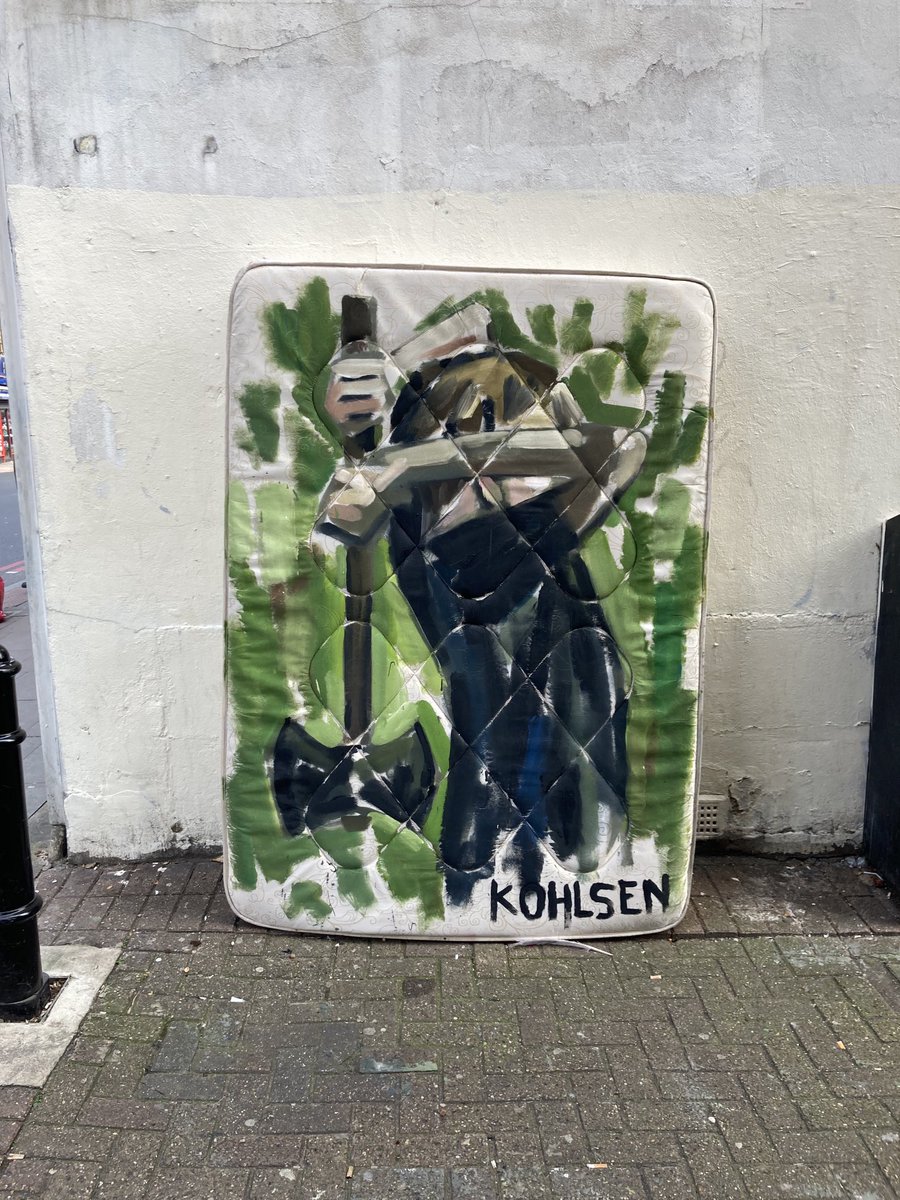 TamsinKelly's tweet photo. When a dumped mattress gets an overnight new look. #stokenewington https://t.co/CQ7hBblCZS