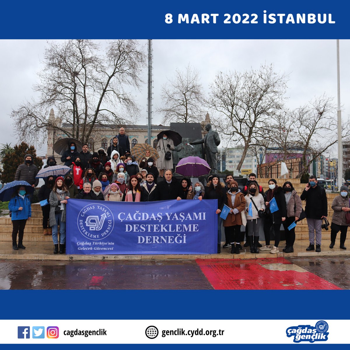 cagdasgenclik's tweet photo. 8 Mart, tüm dünyada emekçi kadınların; kendilerini ailede, toplumda, siyasal, sosyal ve ekonomik alanlarda eşit birey olarak görmeyen çağdışı zihniyetlerle omuz omuza mücadele ettiği günde Çağdaş Gençlik İstanbul şubeleri ve https://t.co/GQH23oqeQw