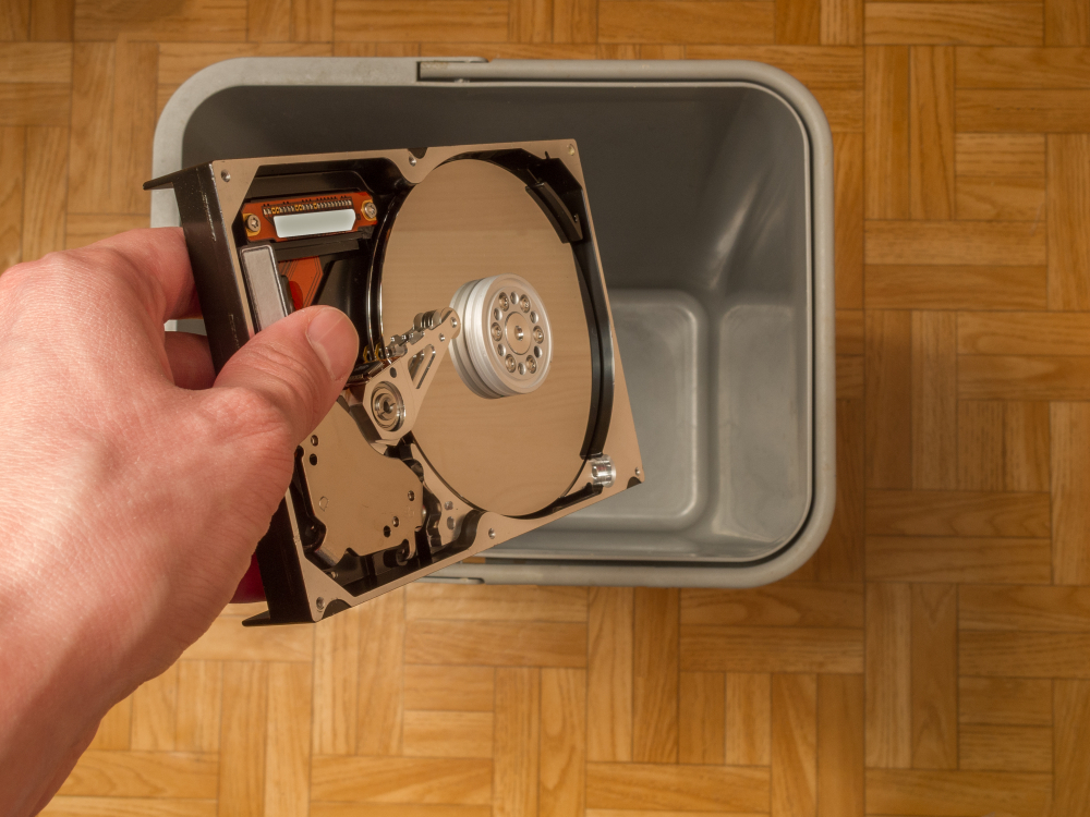 FrejaMeza's tweet image. The Ultimate Guide To Safely Disposing Of Your Old Hard Drive.

Visit Us: euro-recycling.co.uk

#HardDrive #harddrives #harddrivecase #harddrivefail #harddrivespace