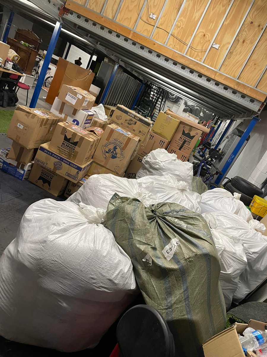 We need your help to sort donations for the #UkrainianRefugees today from 12-3pm at our studio on Elms Farm Industrial Estate 🇺🇦

Mel Stratton from <a href="/LoveinaBagBedf1/">Love in a Bag Bedford</a> will be leading the sort so come on down to help make a valuable difference 💪🏿

#WeStandWithUkraine