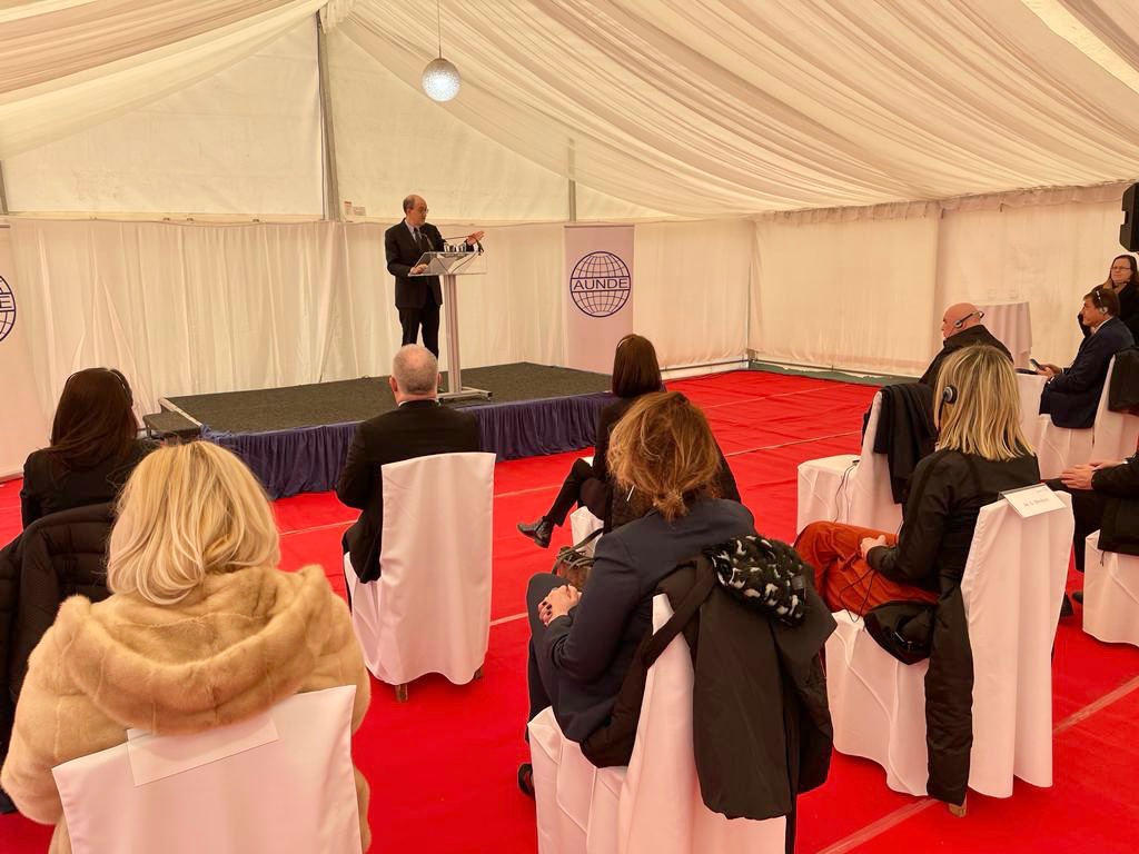 ItalyinSerbia's tweet photo. “Gli imprenditori 🇮🇹vengono in 🇷🇸 per restare e crescere con le comunità locali” ha detto oggi l’Ambasciatore Lo Cascio all’inaugurazione del 3️⃣ stabilimento del gruppo #AUNDE oggi con il Pres. @ConfSerbia Patrizio Dei Tos e il Segretario Generale della @CcisDi Mirjana Kojic. https://t.co/VeiPz9JSUa