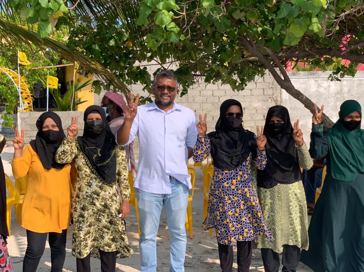 mrsays_'s tweet photo. Meemu #Maduvvari Membarunge furihama thaeedhaai loabi othee @faya_i adhi @Roxeyna ah💛✌️
#MDPhingaalan https://t.co/dWfxSsT5VN