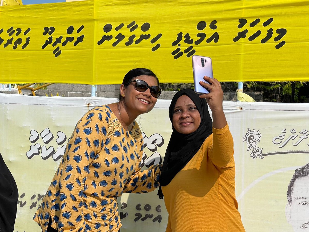 mrsays_'s tweet photo. Meemu #Maduvvari Membarunge furihama thaeedhaai loabi othee @faya_i adhi @Roxeyna ah💛✌️
#MDPhingaalan https://t.co/2xE7WZK6s2