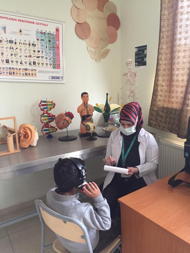Merkeze bağlı Yaylıca,Demirlipınar ve Akoba köyünde bulunan İlköğretim okulu öğrencilerine sağlık ekiplerimiz tarafından işitme tarama testi yapıldı.