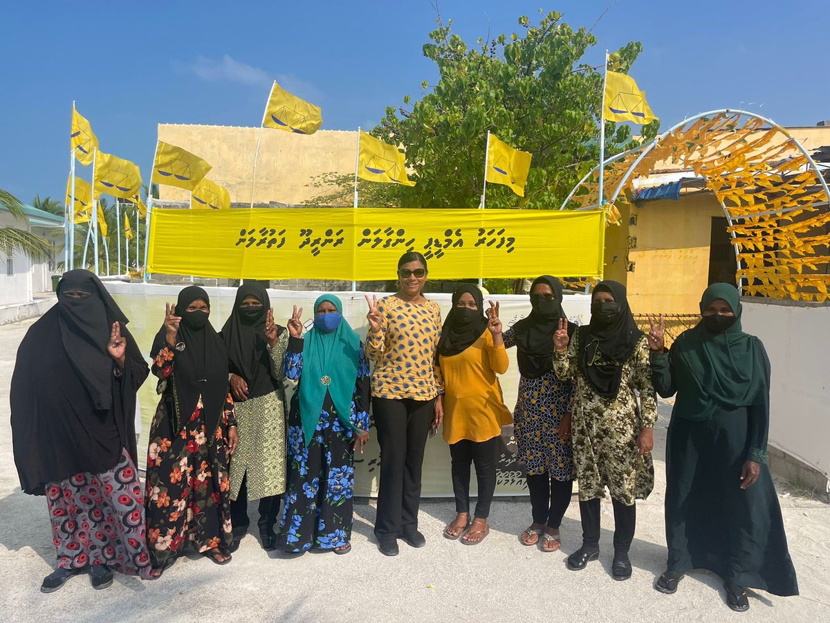 mrsays_'s tweet photo. Meemu #Maduvvari Membarunge furihama thaeedhaai loabi othee @faya_i adhi @Roxeyna ah💛✌️
#MDPhingaalan https://t.co/oDKZBmaQUF