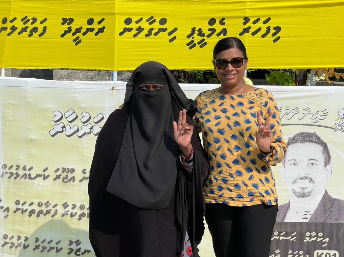 mrsays_'s tweet photo. Meemu #Maduvvari Membarunge furihama thaeedhaai loabi othee @faya_i adhi @Roxeyna ah💛✌️
#MDPhingaalan https://t.co/oDKZBmaQUF