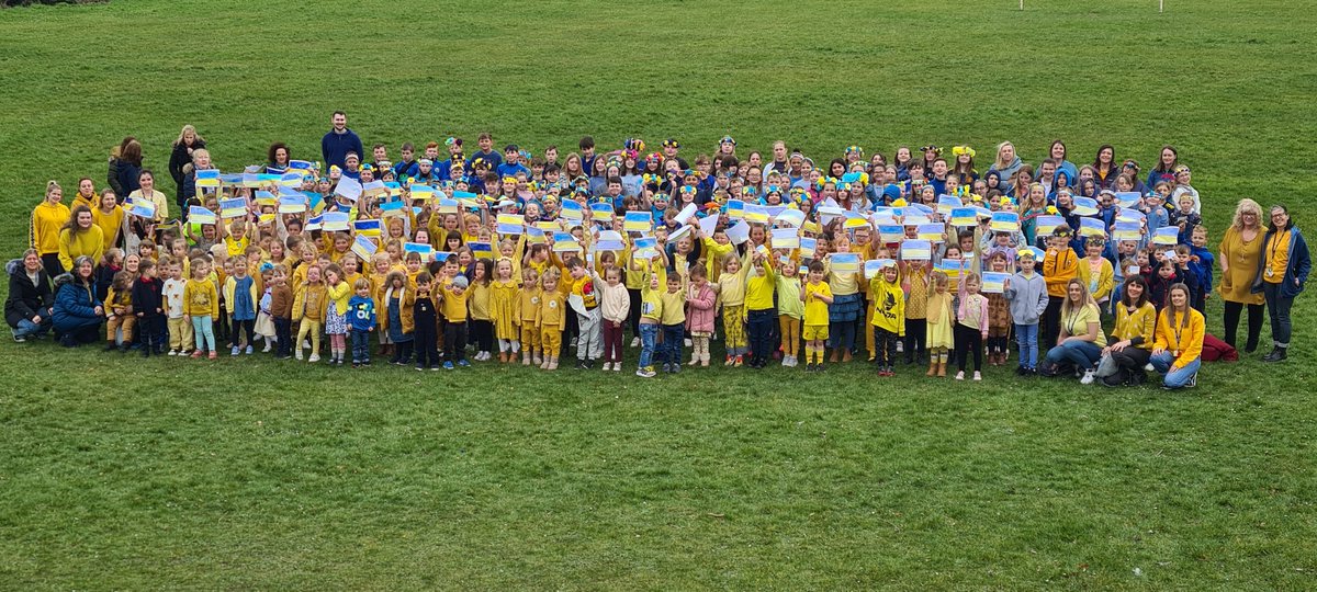 YYllys's tweet photo. Safwn gyda'r Wcráin. Standing with Ukraine.
#dimrhyfel #heddwch https://t.co/9vlQ1zjy6W