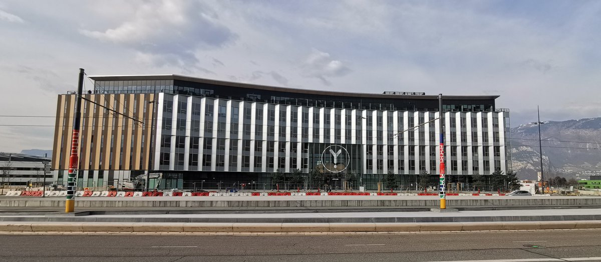 CASudRhoneAlpes's tweet photo. 🚀 Inauguration du #YSPOT sur la Presqu'île de #Grenoble, un lieu dédié à l'innovation collaborative et rassemblant les principaux acteurs au sein de l'écosystème grenoblois @HP_France @cea_grenoble @CASudRhoneAlpes @Mutualia @BanqueDesTerr https://t.co/NJYqNW7Hs6