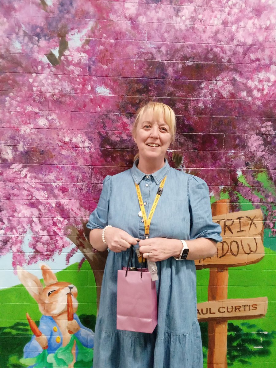 MSAnfieldRoad's tweet photo. Our staff #noticed is the lovely Mrs Hardcastle! Her kindness ripples throughout our school and she goes above and beyond for our children. What would we do without you?🎊🎉🎊🎉🎊
@AnfieldPrimary https://t.co/t3qSdlMmC1