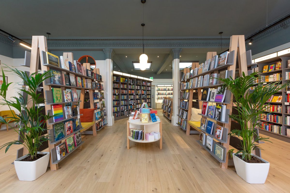 A great coffee ☕️ this morning <a href="/tanifiki/">Tanifiki</a> with an amazing choice of fresh pastries 🥐 and a wee visit next door to the very welcoming <a href="/PortyBooks/">The Portobello Bookshop</a> with a great selection of (especially) Scottish books 📚 
#SupportYourLocalBusinesses