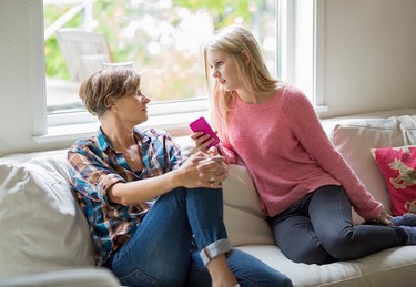Hoe ga je in gesprek met je kind over de oorlog in Oekraïne? Deze 5 tips helpen je op weg cjgzeist.nl/is/nieuws/6305…