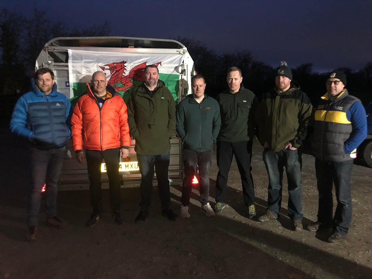 A Dutch Farmer In Ukraine || Kees Huizinga (@dutchfarmerinua) on Twitter photo Llyr from Wales donated 4x4 and goods, now on his way to Ukrainian border!
More to come, go Wales!!
Thanks, <a href="/LlyrDerwydd/">Llŷr Derwydd 🏴</a> ! You're the best! Llyr from Wales donated 4x4 and goods, now on his way to Ukrainian border!
More to come, go Wales!!
Thanks, <a href="/LlyrDerwydd/">Llŷr Derwydd 🏴</a> ! You're the best!