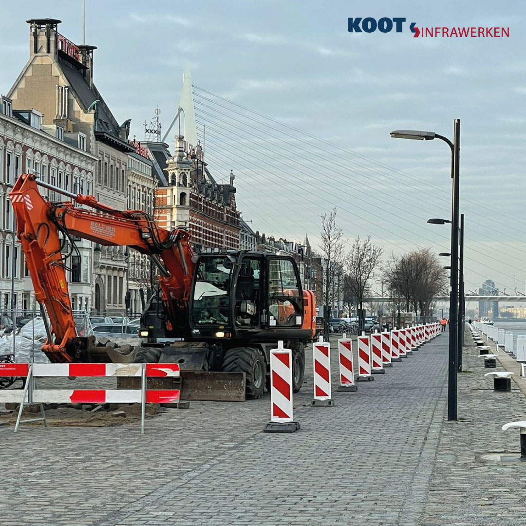 info_koot's tweet photo. In opdracht van de @GemeenteRotterdam zijn wij begonnen aan het project vergroening Maaskade. Inmiddels zijn wij bezig met het opbreken van de natuursteen keien.#kootinfrawerken #straatmaker #maaskade #kootverkeerstechniek https://t.co/UHfxDHacmE