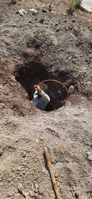 Cntx_West's tweet photo. अहर्निशं सेवामहे  
CN TX-West Circle BSNL doing work of restoration of  telecom services 24x7 in summer/winter/Rainy seasons 
@PMOIndia @AshwiniVaishnaw  @devusinh  @CMDBSNL  @BSNL_MH @BSNL_GJ @cgm_mh_bsnl @CGM_GUJ_BSNL https://t.co/hApQatsu4P