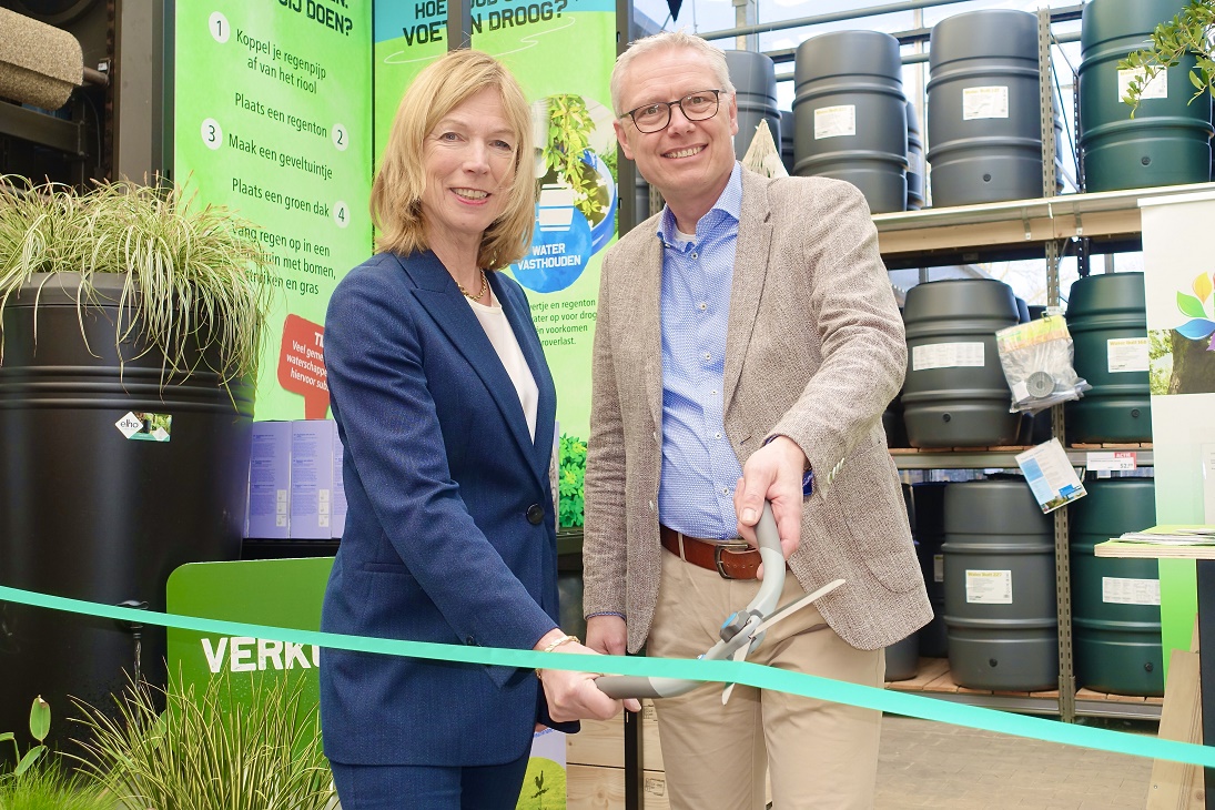 gem_ijsselstein's tweet photo. #IJsselstein &amp; partners: samen voor een groene klimaatbestendige stad. Meedoen, en op zoek naar advies en tips? Groen gepassioneerde medewerkers op het Groen Klimaatplein van de @Intratuin staan u graag te woord. Lees: https://t.co/ofKOg5tlrG #klimaatplein #tuinbranche https://t.co/ZIqrCbtZCA