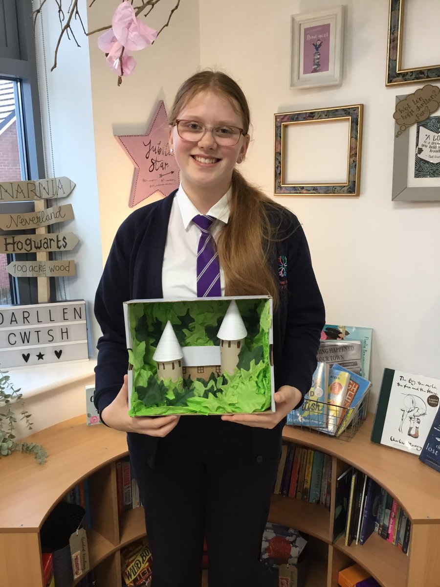 MrsJonesJPPS's tweet photo. Some of our wonderful Eisteddfod entries in Class 6! Da iawn pawb! 🌟💜🏴󠁧󠁢󠁷󠁬󠁳󠁿 @JubileeParkPS https://t.co/RdkLV3RlMO