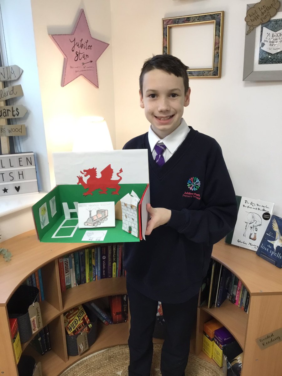 MrsJonesJPPS's tweet photo. Some of our wonderful Eisteddfod entries in Class 6! Da iawn pawb! 🌟💜🏴󠁧󠁢󠁷󠁬󠁳󠁿 @JubileeParkPS https://t.co/RdkLV3RlMO