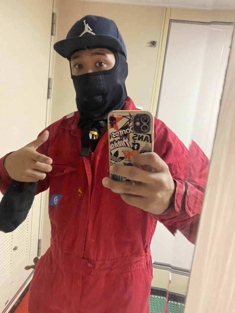 Kennndiii's tweet photo. Maling helmet nasuot ko 😅 https://t.co/iO9ZJmAM06