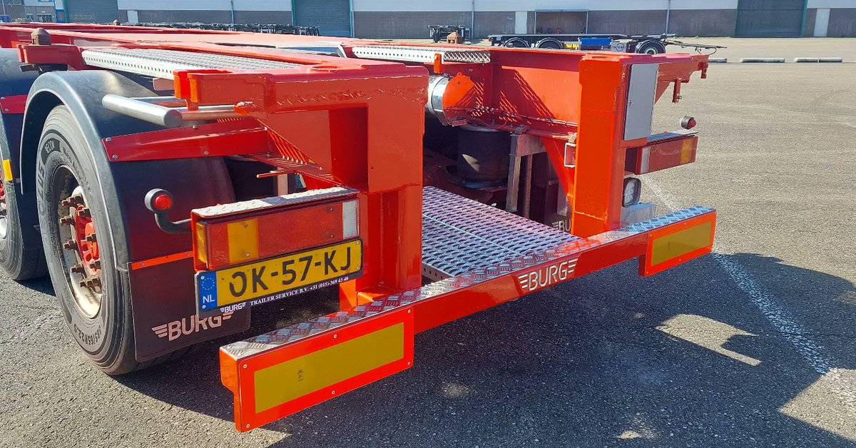 Burgtrailers's tweet photo. Ook @Stubbelogistiek kiest voor het ombouwen van hun "oude" Burg containerchassis naar één met een  #ergonomische instap.

Een relatief kleine ingreep die het werk voor een chauffeur heel wat prettiger maakt!

Heeft u vragen? Neem gerust contact met ons op!
#transport 
#2ndlife https://t.co/qyjyLj9gXs