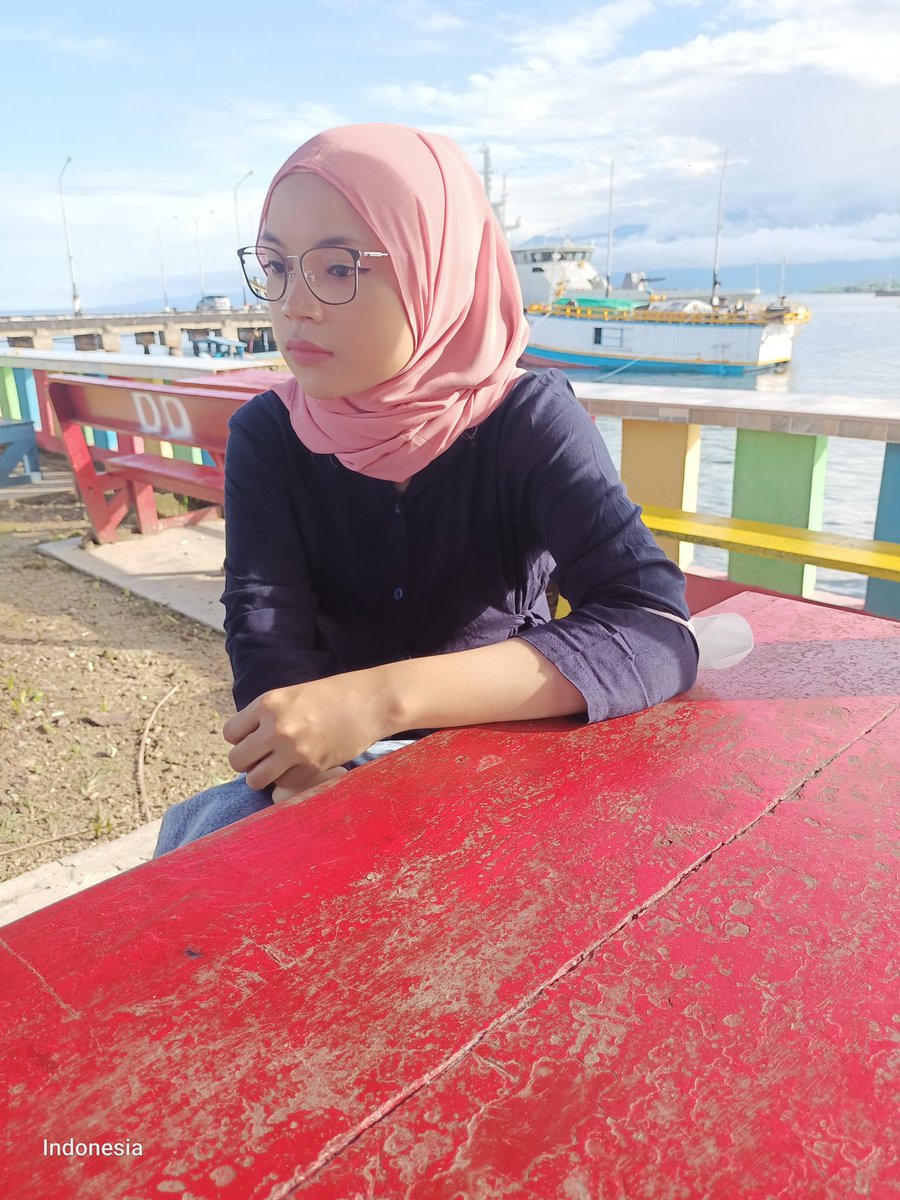 saantcil's tweet photo. Emang paling enak ya ngalamun 😌 https://t.co/j1FlbYwoFI