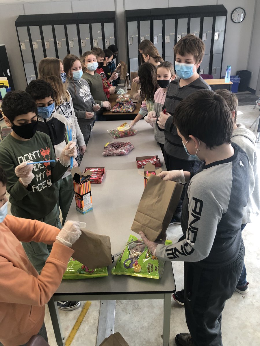 kjacks87's tweet photo. It’s Friday and @notredameos our grade 5/6 French immersion kids are getting ready for our students for peace campaign. With 446 candy bags sold with proceeds going to @Refugees, as well as hat day and yellow shirts for peace proceeds, these kids have stepped up. 💙💛 @BGCDSB https://t.co/hhrG6NOSxl