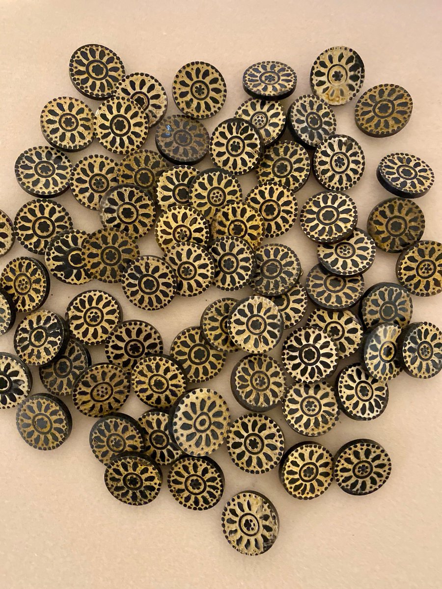 BySupply1's tweet image. 68 Vintage 23mm round Decorative 2 tone wood buttons Metal Shanks Lot of 68 by BySupply. tuppu.net/648e4fba #bysupply #Etsy #DecorativeButton