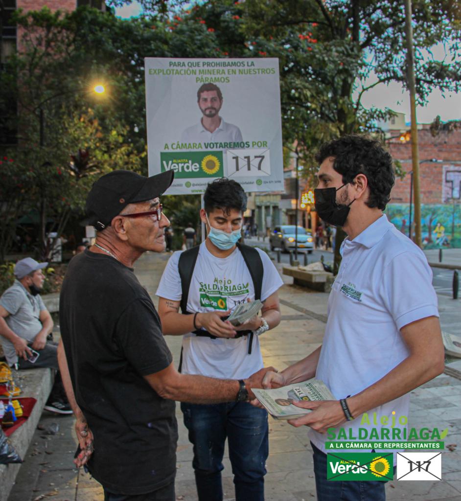 PepeCdba's tweet photo. #LaPrimaveraYaViene Alejo, con vos estamos firmes, porque vos estás para la gente. Sabés de pasar hambre, sabés de no tener nada, sabés de qué significa ser un colombiano que no vive en la opulencia. Como vos, miles sabemos que el país necesitas un cambio real. https://t.co/ppKZMIgYfy