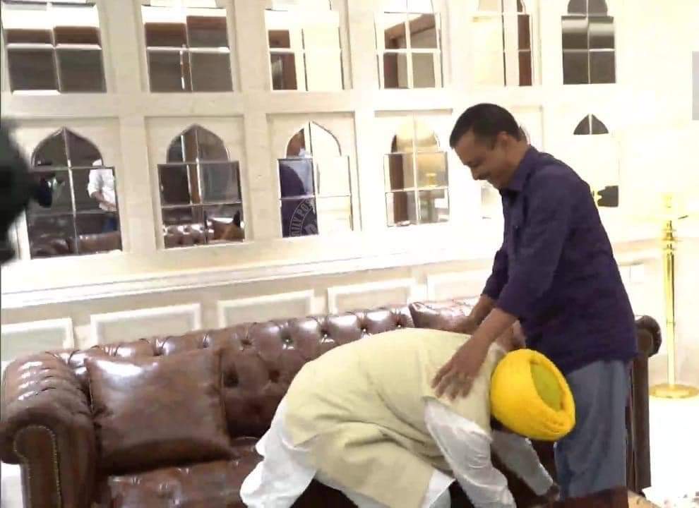 papalpreetsingh's tweet photo. ਭਗਵੰਤ ਜੀ ਏਨਾ ਨਾ ਝੁਕੋ ਕਿ ਪੱਗ..... https://t.co/upOgkhqBci