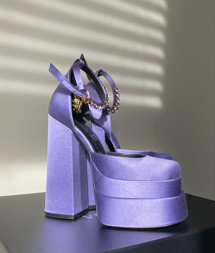 ExcusePrada's tweet image. Versace platforms