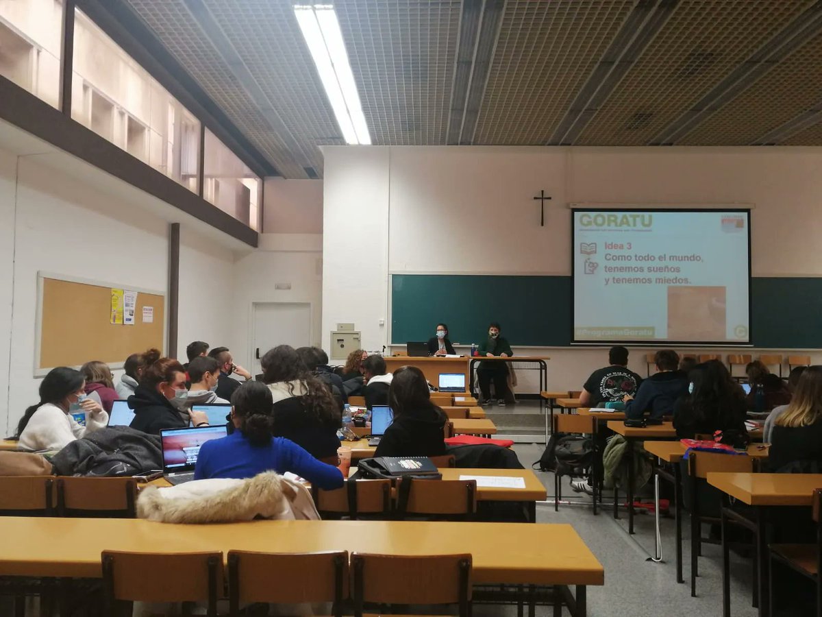 Gorabide's tweet photo. ▶️ Sesión de nuestro #ProgramaGoratu en la Universidad de @deusto, con alumnado de Trabajo Social y Educación Social. https://t.co/4BcV1P7TE8