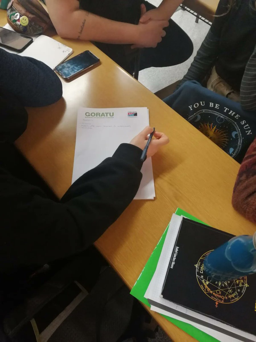 Gorabide's tweet photo. ▶️ Sesión de nuestro #ProgramaGoratu en la Universidad de @deusto, con alumnado de Trabajo Social y Educación Social. https://t.co/4BcV1P7TE8