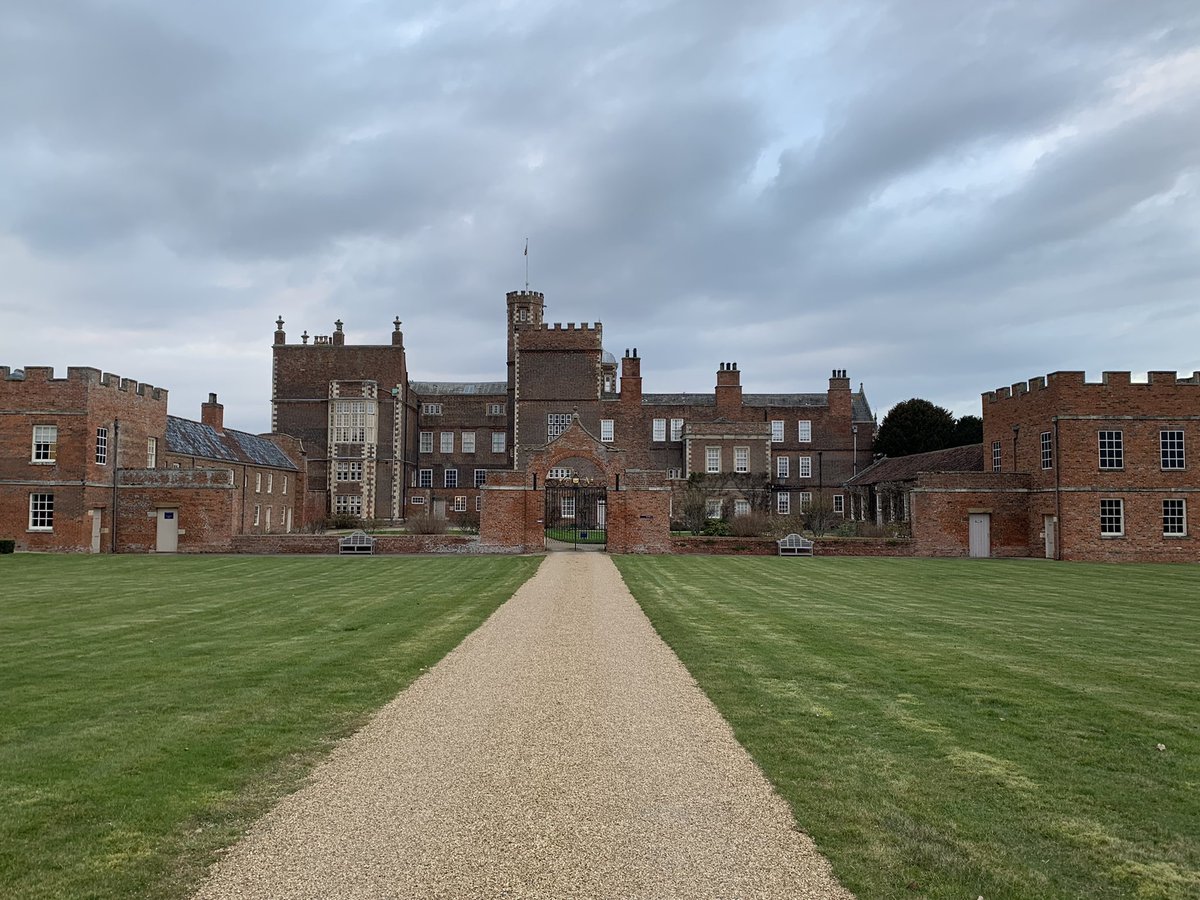 authentic_spark's tweet photo. An afternoon @BurtonConstable with @TrueCuriosities yesterday delivering training for staff and volunteers. We had a workshop on interpretive writing as part of their @HumberMuseums funded project @ace_national #hmp_funded great skies over the hall as I left! https://t.co/7lVdqCZ9mW