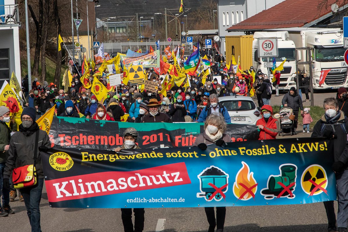 Jue_Baumeister's tweet photo. #Heute um 14.47 Uhr Ortszeit vor 11 Jahren nahm die #Atomkatastrophe von #Fukushima ihren Anfang. Sie dauert noch heute an.
Wie jedes Jahr seitdem gab es deshalb am letzten Sonntag in #Neckarwestheim, wo noch immer ein Meiler in Betrieb ist, eine Demonstration mit ca. 500 TN. https://t.co/0AsvFgX9yC